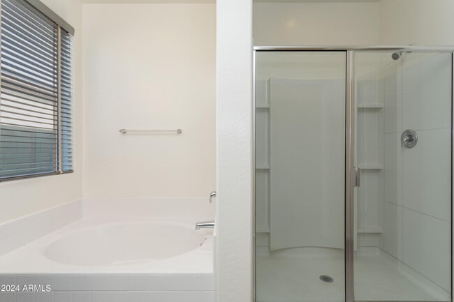 Building Photo - 10432 W Papago St