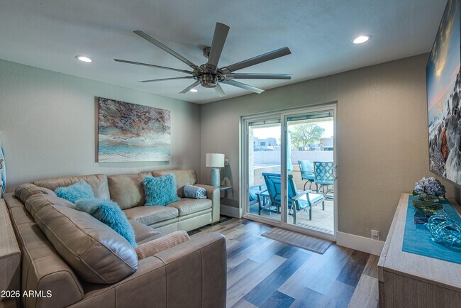 Building Photo - 4150 E Cactus Rd