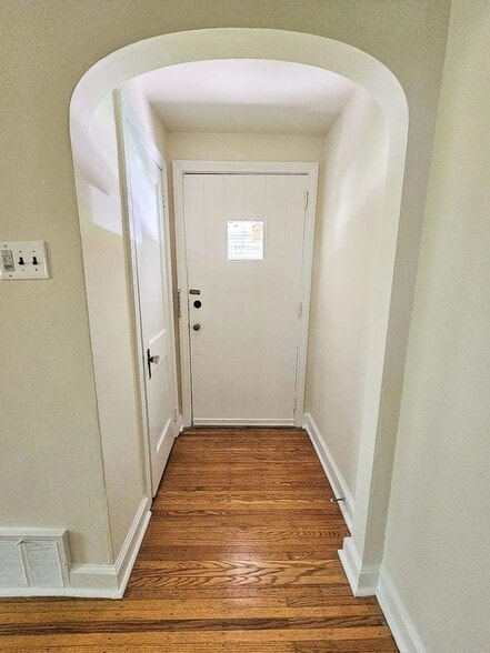 Building Photo - 738 E Railroad Ave