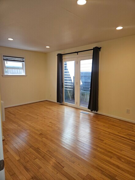 Main Bed - 1427 27th Ave