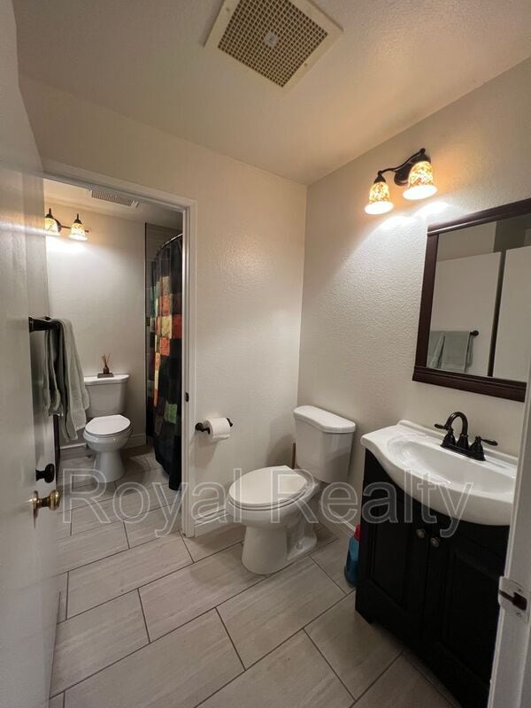 Building Photo - 140 Uwapo Rd