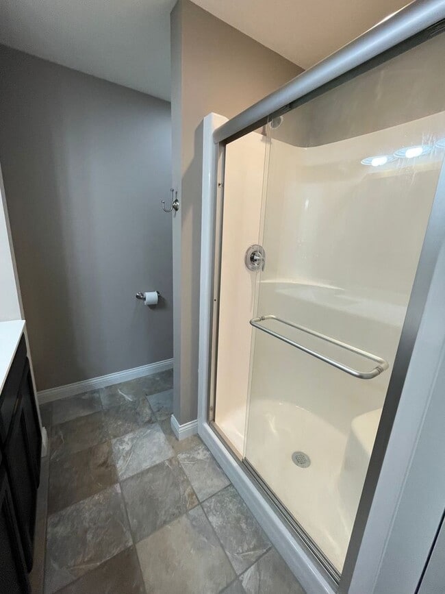 Building Photo - Custom Built 3 bed 2.5 bath Home Nestled A...