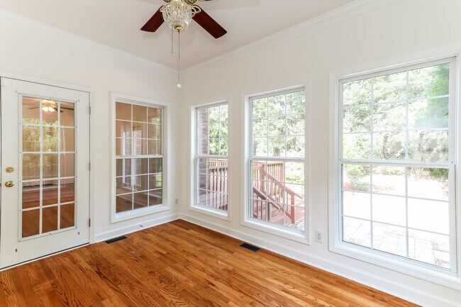 Building Photo - 110 Overhill Dr