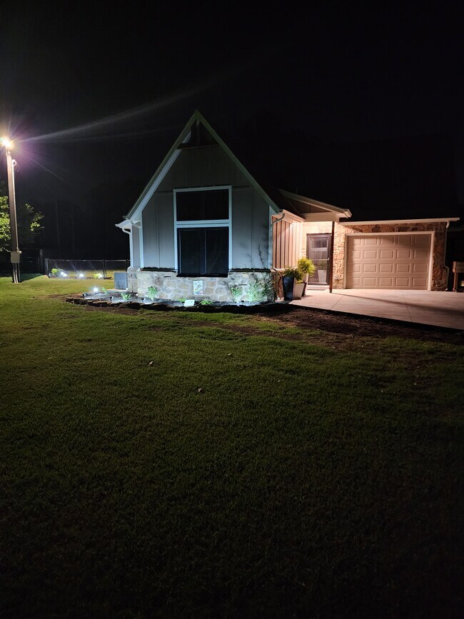 Front of house plenty of parking - 16271 E 82nd St N