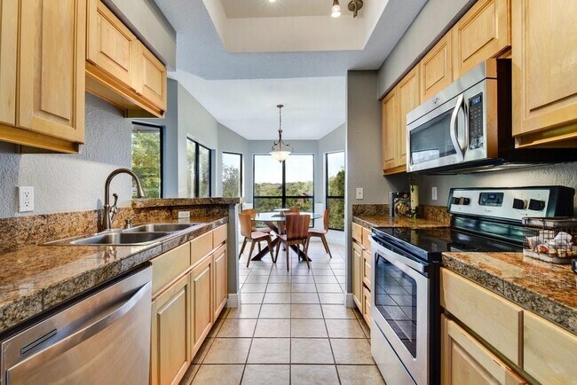 Building Photo - 4711 Spicewood Springs Rd