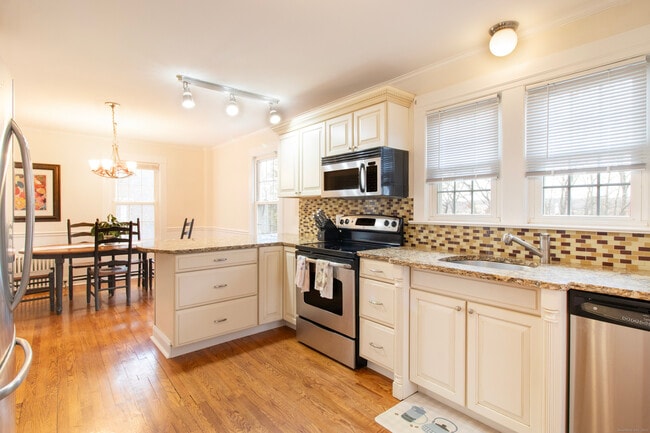 Building Photo - 315 S Orchard St