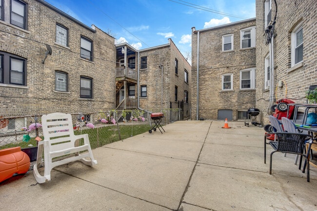 Building Photo - 4408 W Altgeld St