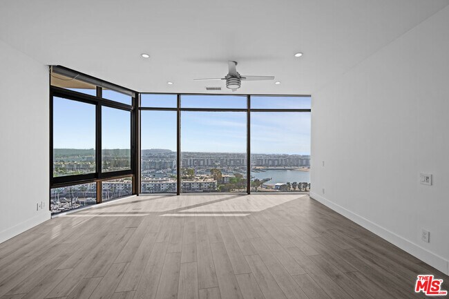 Building Photo - 4267 Marina City Dr