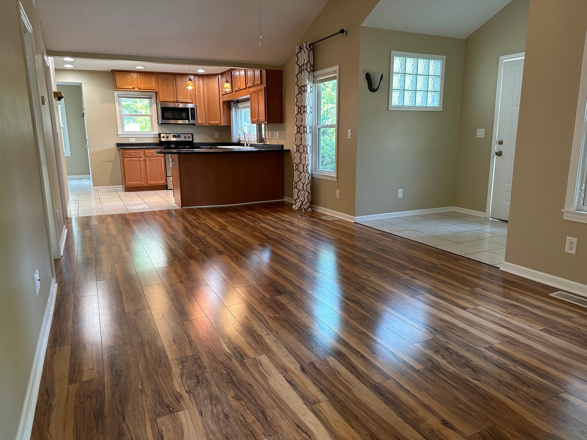 Building Photo - 1409 Miller Dr