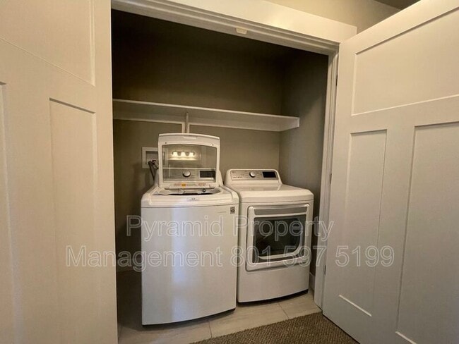 Building Photo - 9257 Ashbourne Dr