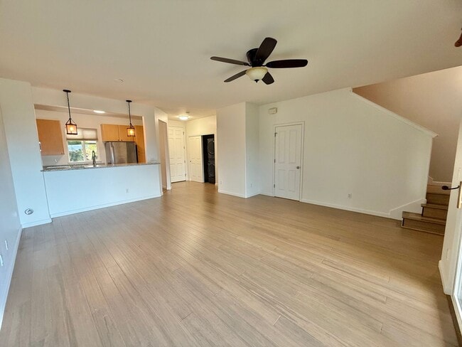 Building Photo - 3 Bedrooms / 2.5 Bathrooms Townhome at Ili...