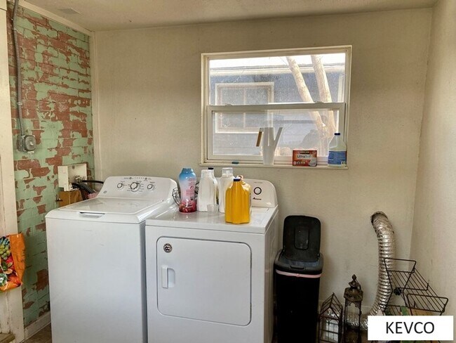 Building Photo - 411 Garfield St