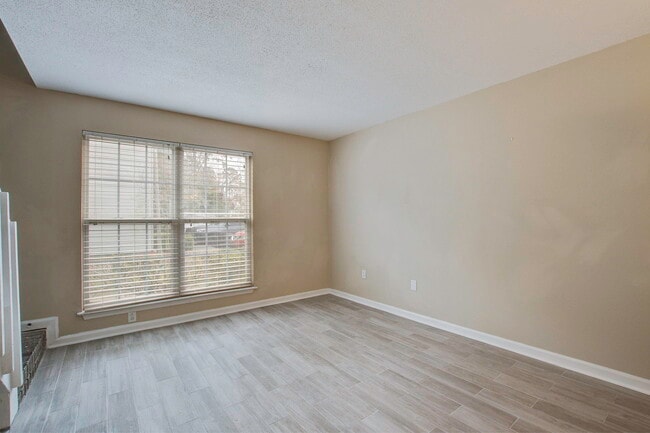 Building Photo - 2494 Etiwan Ave