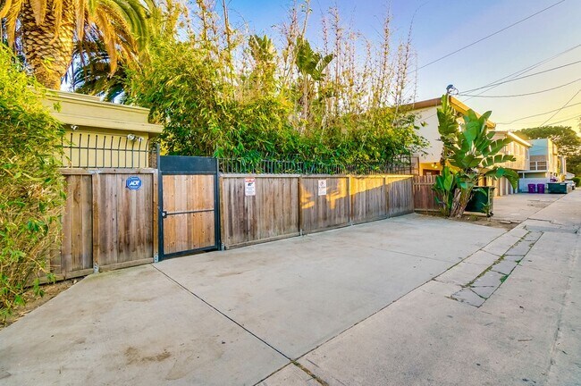 Building Photo - 3131 E Corto Pl