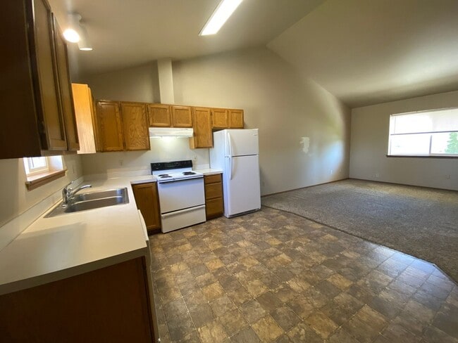 Building Photo - 1001 E 19th Ave