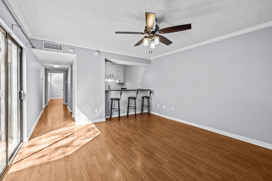 Building Photo - 3350 Altamont S