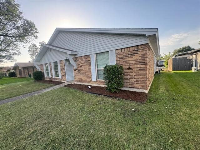 Building Photo - 2221 Ridgedale Dr