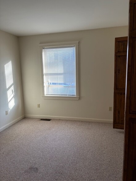 Building Photo - 7 Market Ln