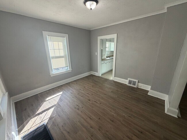 Building Photo - 1477 Eleanor Ave