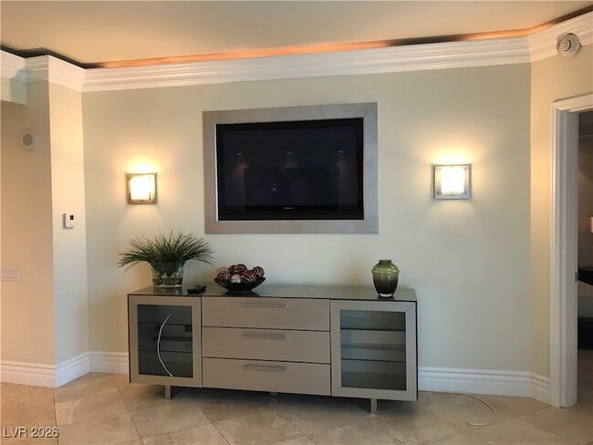 Building Photo - 322 E Karen Ave