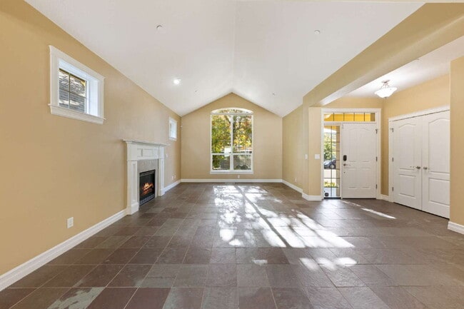 Building Photo - Beautiful Home in 55+ Community!