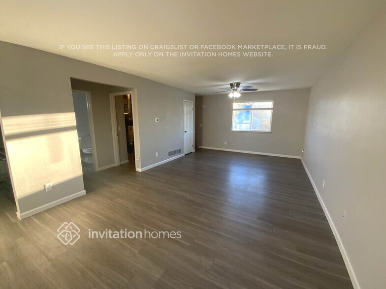 Building Photo - 10433 Holland Pl