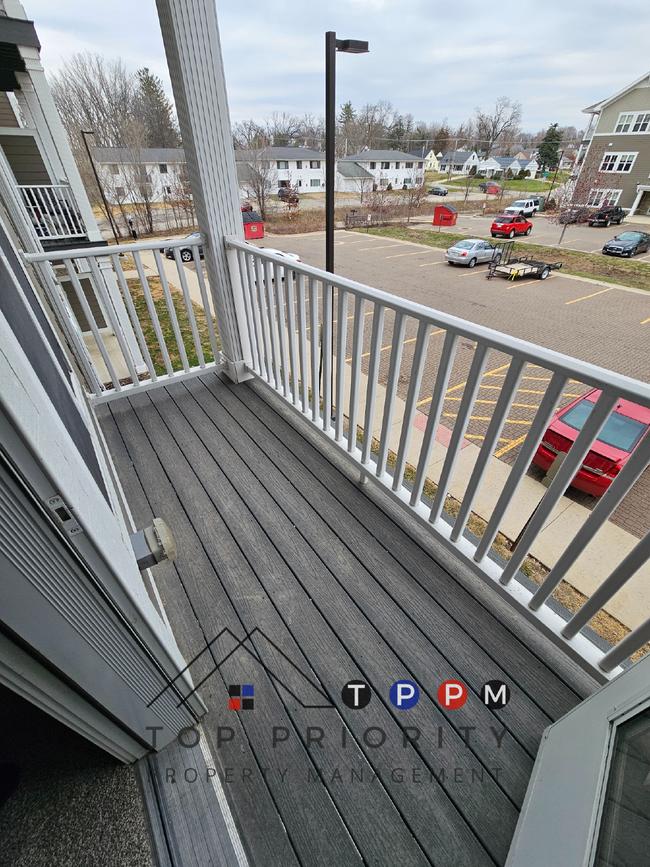 Building Photo - 2 Bedroom | 1 Bathroom Apartment in Cedar ...