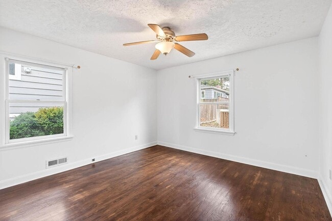 Building Photo - Vintage 3-bdrm/1-bdrm Alameda charmer—Many updates, large yard w/deck & raised beds