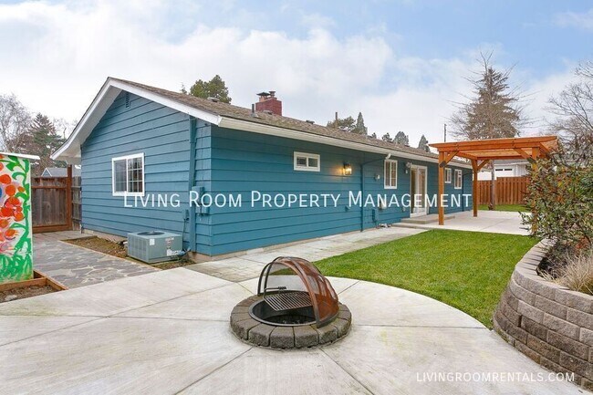 Building Photo - 2040 SW Huntington Ave
