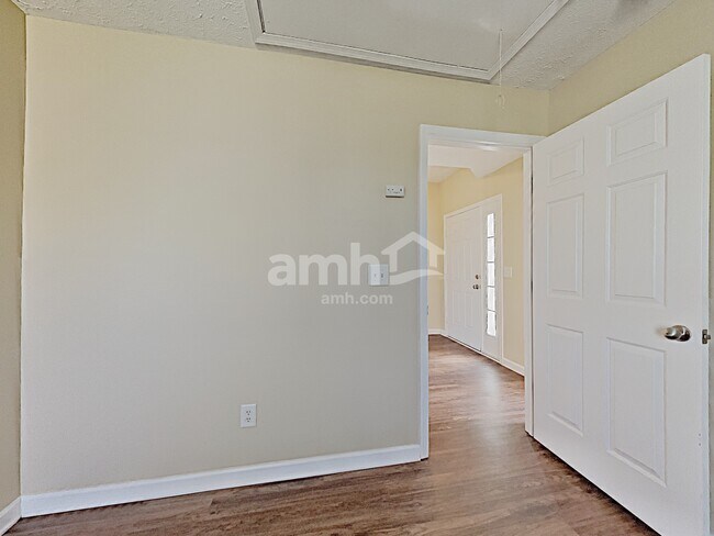 Building Photo - 1002 Mallory Ln