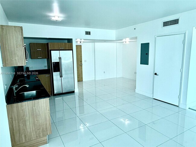 Building Photo - 350 S Miami Ave