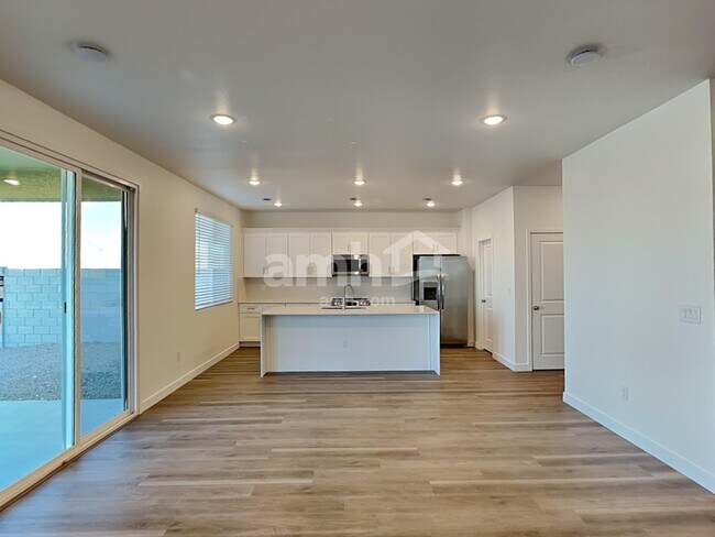Building Photo - 9748 W Parkway Dr