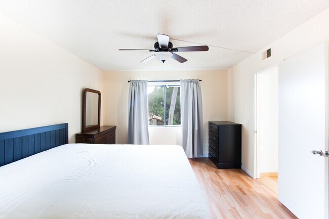 Building Photo - Furnished Condo in Desirable Community in ...