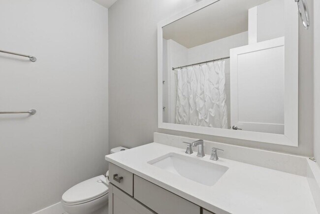 Building Photo - 2974 Hermance Dr NE