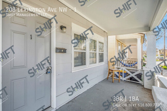 Building Photo - 208 Lexington Ave NW