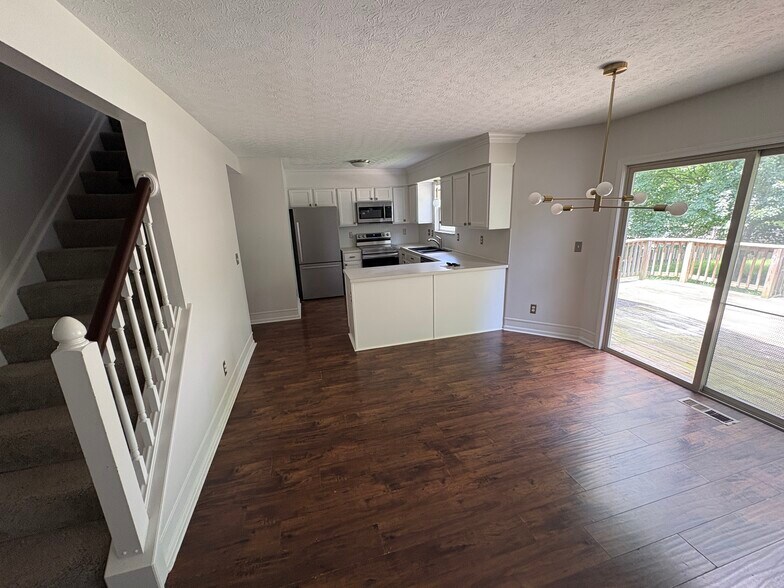 Building Photo - 1074 Lakegrove Ct