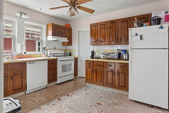 Building Photo - 51 Sargent Ave