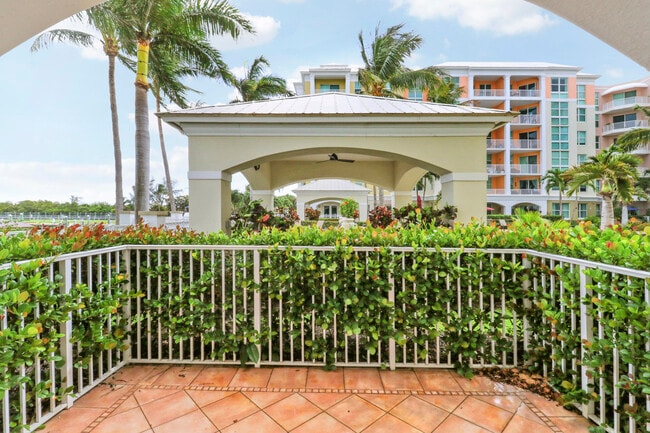 Building Photo - 806 E Windward Way