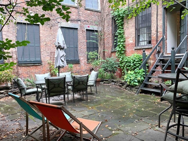 Building Photo - 88 Park Ave