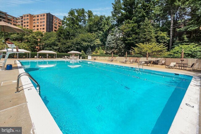 Building Photo - 4201 Cathedral Ave NW