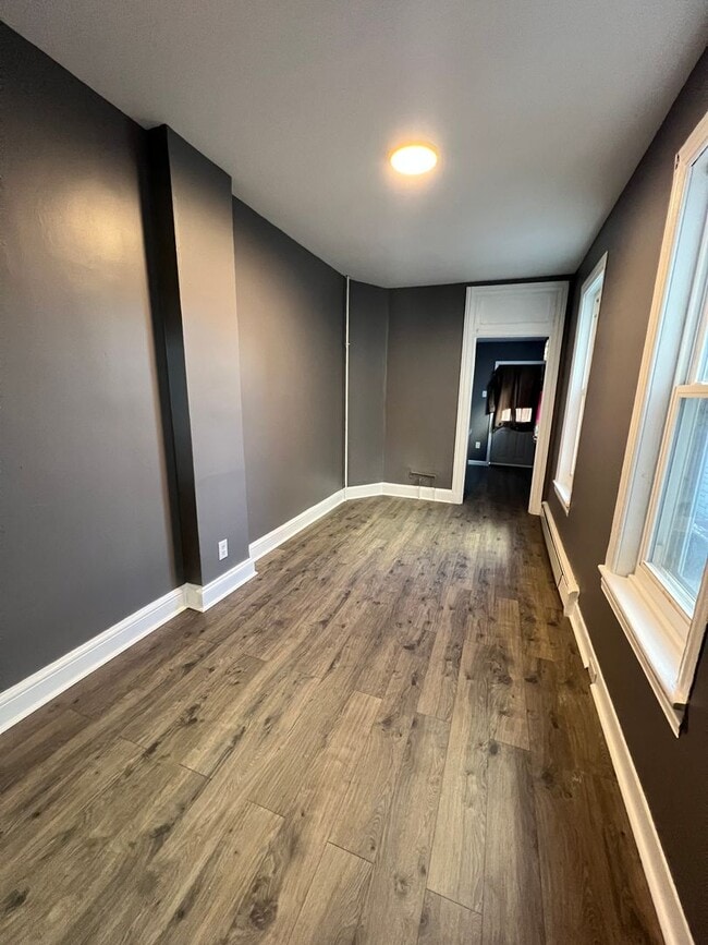 Building Photo - Fully Renovated 3 Bedroom 1 Bath Home Available