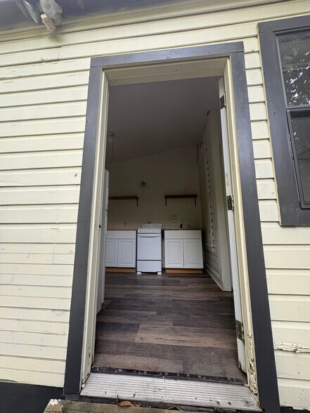 Building Photo - 422 Spofford Ave