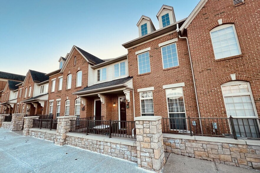 Building Photo - 17 N Squirrel Rd