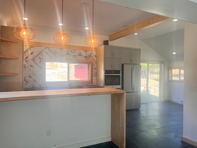 Building Photo - 333 Cedar Ave