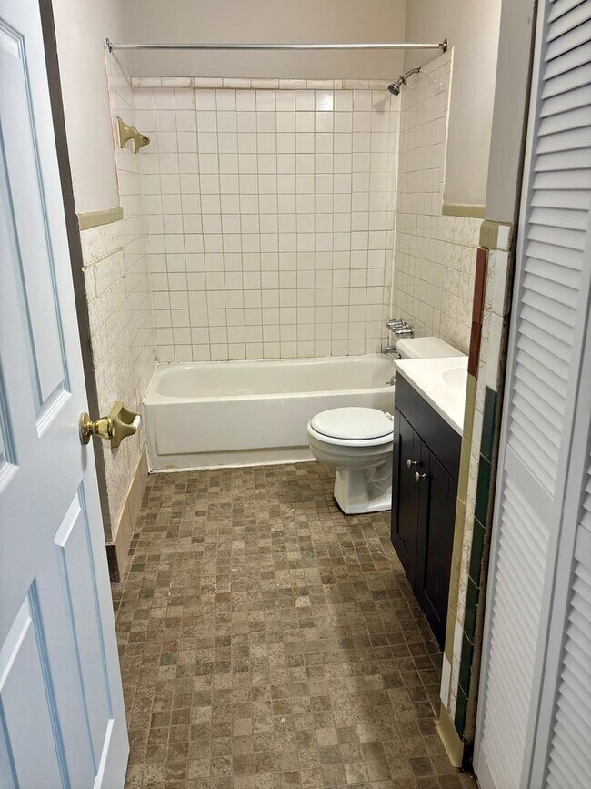 Building Photo - 1218 Burnwick Ct