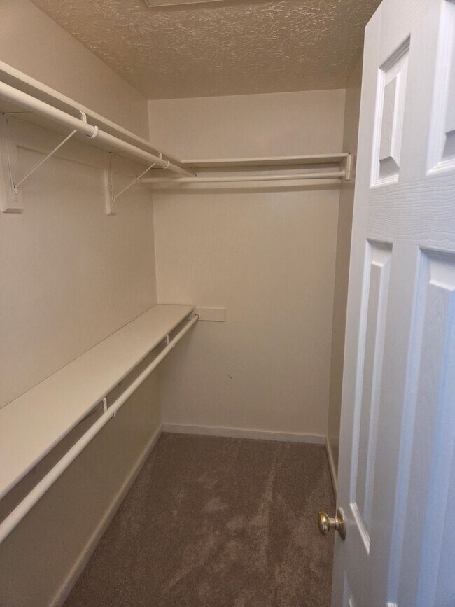 Building Photo - Chesterfield Ranch Style 3 Bedroom, 2 Bathroom in Ashbrook Subdivision