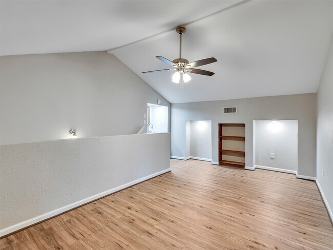 Building Photo - 2030 Lone Rock Dr