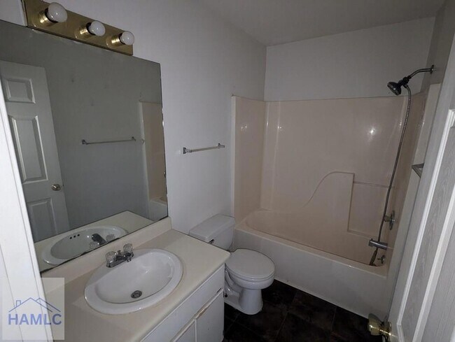 Building Photo - 910 Brett Dr