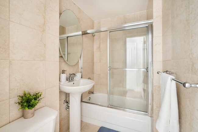 Building Photo - 234 W 73rd St