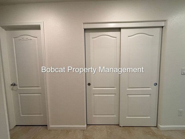 Building Photo - 100 Deschutes Dr